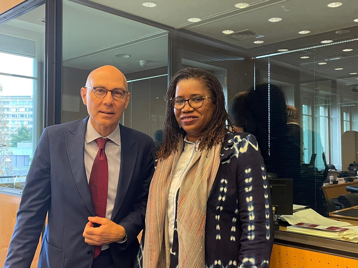 FatimaDiallys's tweet photo. Pour la première de son histoire, le Comité pour la protection des droits de tous les travailleurs migrants et des membres de leur famille #UNCM a eu l’honneur de recevoir le haut commissaire des nations unies aux droits de l’homme, M. Volker Turk.
#UNHCHR #UN #HumanRights https://t.co/kjn2HfeWt4