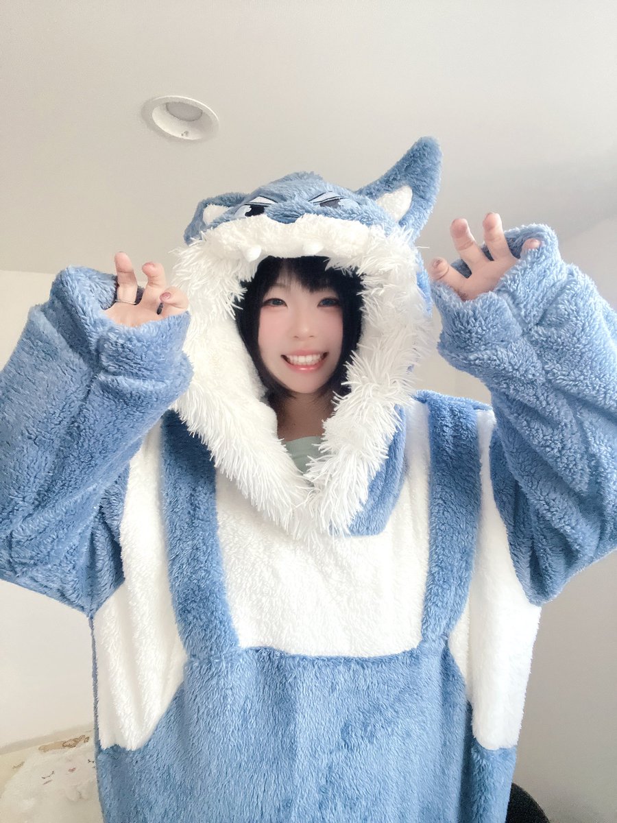 munimuni_mui's tweet photo. 着る毛布届いたァァァ🥨
うーーれしぃっっっ✨✨プレゼントありがとぉぉ🎁 https://t.co/iokr17m7Nw