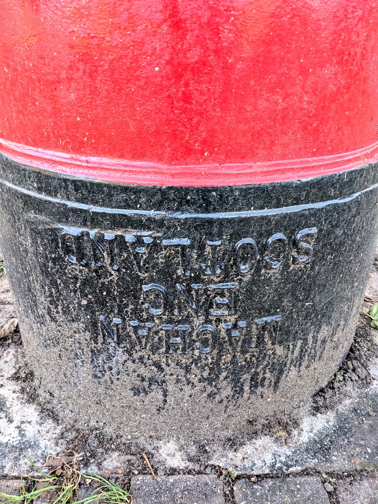 ness_charles's tweet photo. Always look around the back! #YouOnlyHadOneJob #PostboxSaturday #PostBoxDiary https://t.co/rEWzBti9Zg