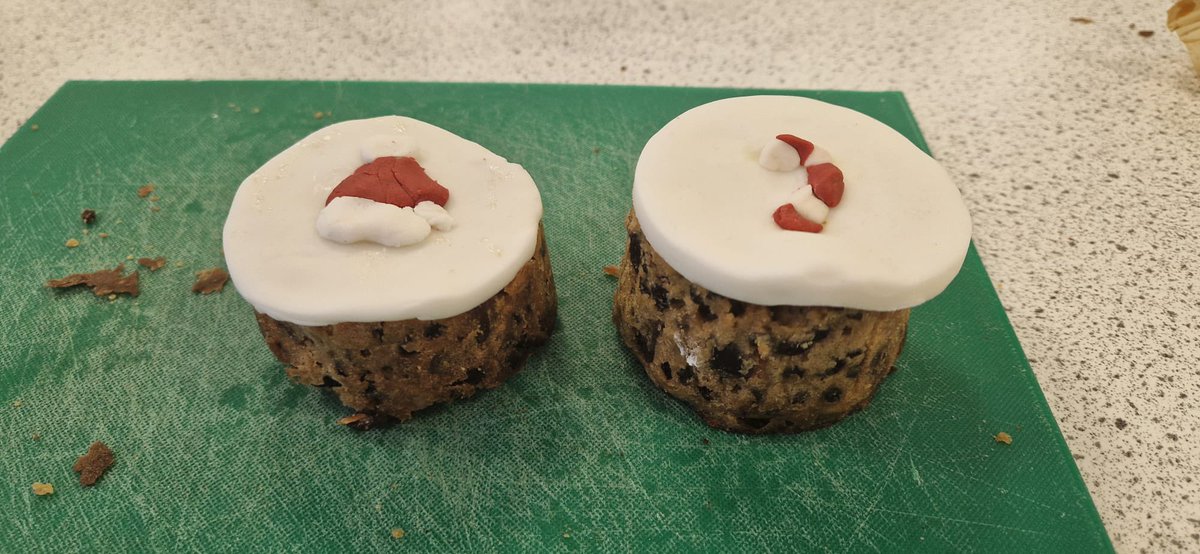 ChrystonFTT's tweet photo. Some s1’s had a great couple of weeks at or H.E Future Fridays Christmas cake club. https://t.co/CIY7iei1lu