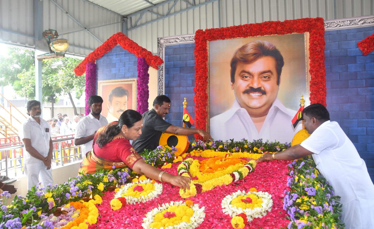 PremallathaDmdk's tweet photo. கேப்டன் ஆலயத்தில், சிறப்பு பூஜை மற்றும் அன்னதானம்! #captainaalayam #Captaintemple #captainvijayakanth https://t.co/HhYxcNTcBI