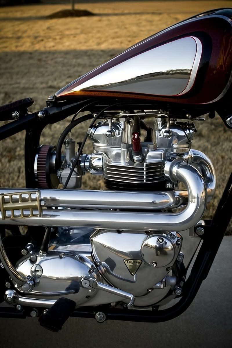 robosanta3's tweet photo. #triumph #sickle https://t.co/jo4Wsg96Gv