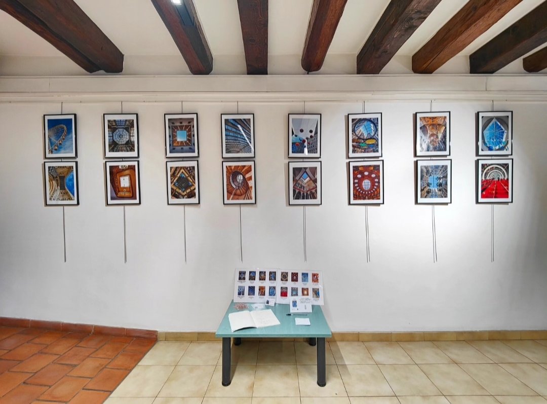 Vue d'ensemble de mon exposition photographique "Là -Haut" qui a eu lieu du 6 novembre au 13 décembre 2024 à la Mairie de Trans-en-Provence (Var).
#exposition #photos #làhaut #transenprovence #exhibition #mathsartist #mathpics