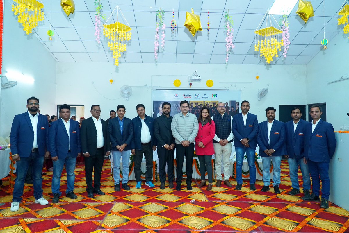 Phillips_Edu_IN's tweet photo. Honored to have Shri @BahugunaUK Ji, Hon’ble Minister of Skill Development &amp; Employment, Uttarakhand, celebrate the success of our CNC specialists!

Key Highlights 
💯 100% Placement 👨‍🎓 44 Students Placed ✨ ₹21K Avg CTC/Month

Lear more
🔗 https://t.co/GITvqyZWNY https://t.co/MNsv0bb6R7