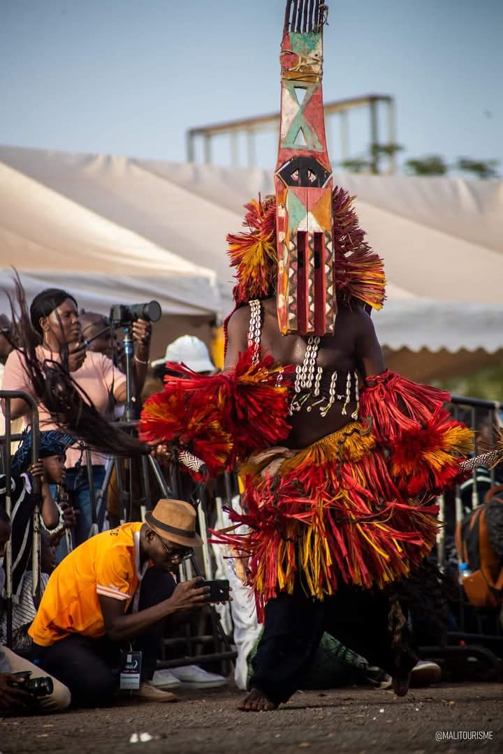 La sortie des masques #dogon, + qu'une danse, c'est 1 voyage dans la #cosmogonie.
RDV le 01/02/2025 à la Place du Cinquantenaire pour un voyage spectaculaire et spirituel dans le monde des initiés (#awa).
#Ogobagna10, c'est du 27/01 au 02/02/2025 à #Bamako.
Sponsor <a href="/MoovAfrica_ml/">Moov Africa Malitel</a>