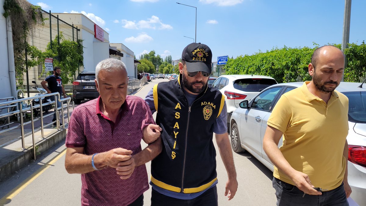 urfadegisim63's tweet image. Kızına şantaj yapan genci tüfekle öldüren baba hakim karşısında 

urfadegisim.com/kizina-santaj-… 

#adana #şantaj #tüfek #öldürülme #baba #hakim #deprem