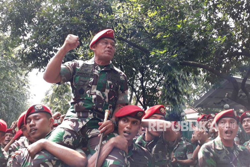 DargonoG's tweet photo. Dulu dibully Jokowi tapi tetap legowo, inilah jendral purn Gatot Nurmantyo calon Ketum golkar 👍👍👍🇮🇩 https://t.co/UM0gUBBNk5