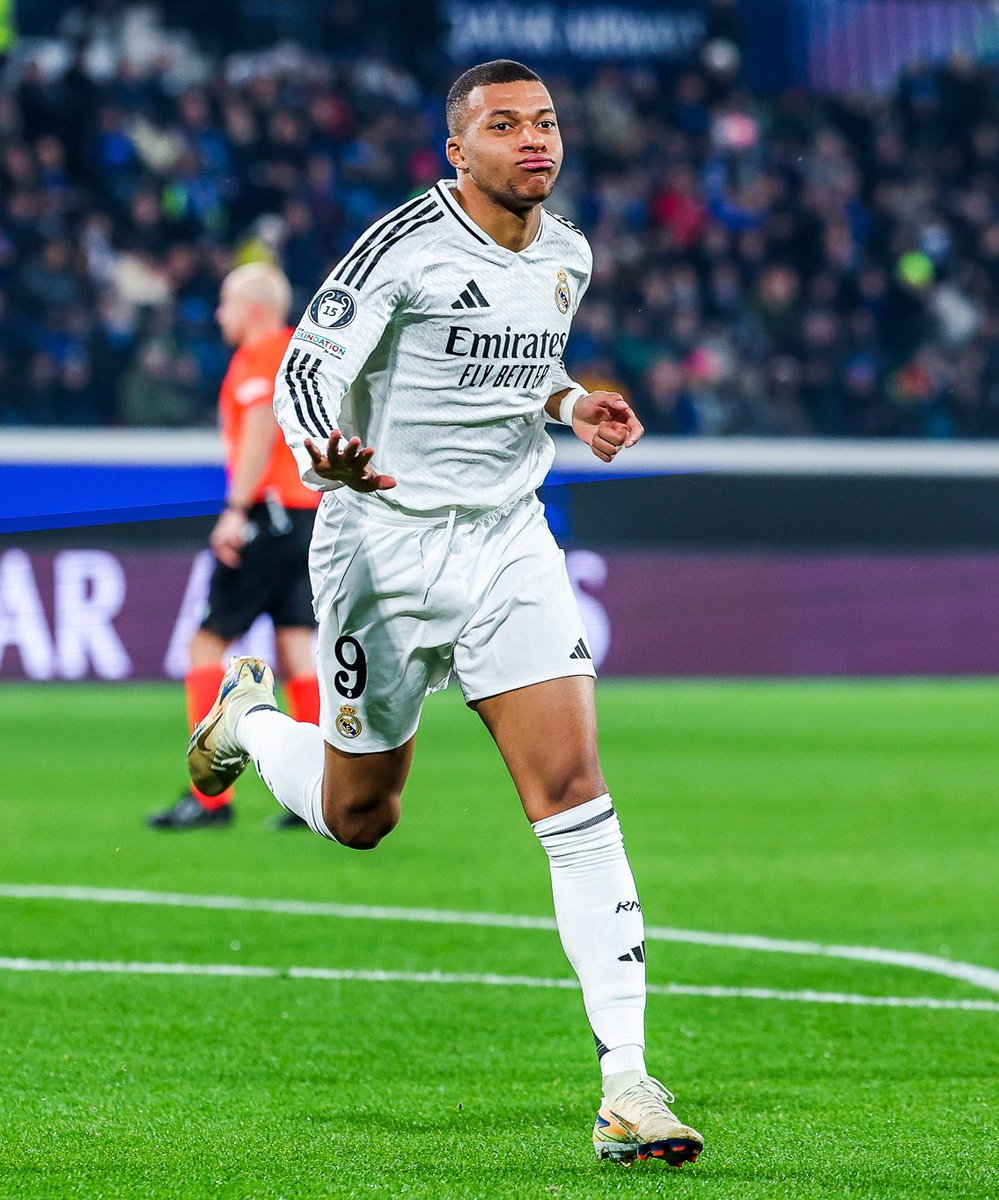 _BeFootball's tweet photo. 🚨 Karim Benzema voue 𝘂𝗻𝗲 𝗽𝗿𝗼𝗳𝗼𝗻𝗱𝗲 𝗶𝗻𝗶𝗺𝗶𝘁𝗶𝗲́ à Kylian Mbappé. 🤬😤

(@lequipe) https://t.co/jW5OcaGKBz