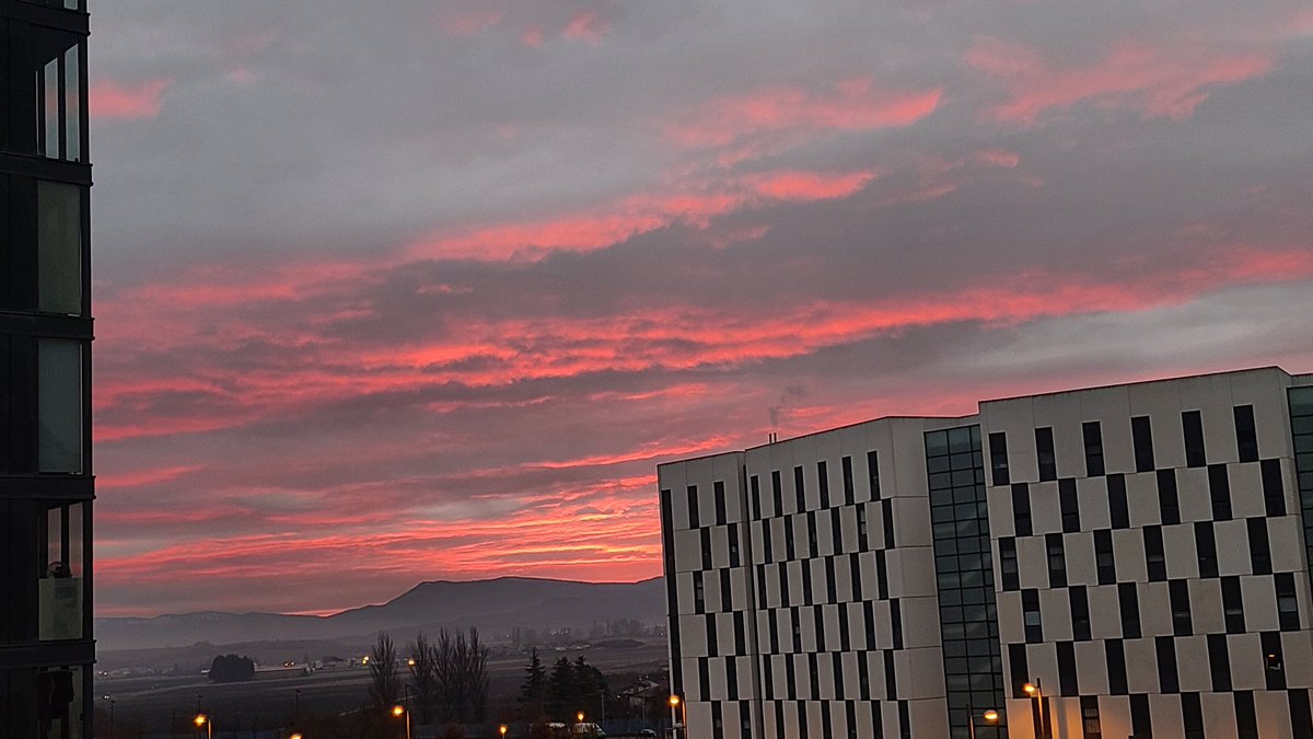 Amanece este 14 de diciembre con escarcha (-0,1 grados) y candilazo en #arkaiate #salburua #VitoriaGasteiz Toca abrigarse! ❄🌡#hotza <a href="/Arabamet/">Arabamet</a> <a href="/Euskalmet/">Euskalmet</a>