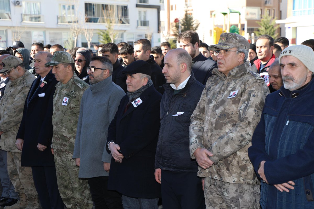 ebaysak23's tweet photo. Valimiz Sn. Numan HATİPOĞLU Ve İl Protokolümüzle Beraber Kıbrıs Gazisi Sn Bedri YILDIZ’ın Cenaze Törenine Katıldık.
Rabbim Tüm Şehit Ve Gazilerimize Rahmet Eylesin 
Acılı Ailelerine Sabır İhsan Eylesin. https://t.co/4zcFgJq1Kw