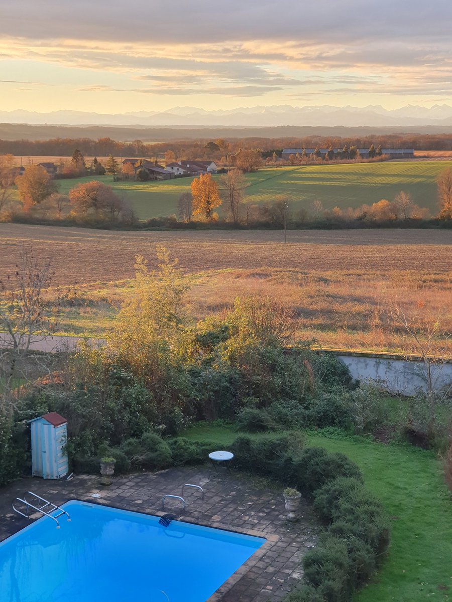 sarahbeattiegra's tweet image. #TheViewFromHere #RightNow also #RightMovehttps://heawood.substack.com/p/its-your-very-own-rightmove-roundup?fbclid=IwY2xjawG6YspleHRuA2FlbQIxMQABHaAMZvZNz0jng3r44DeRHFf9jAKN3lqraHd7yojsAv4yCXUPmC82A_8ySw_aem_Ke9U4xW1pCIoB_c4Evoidg
