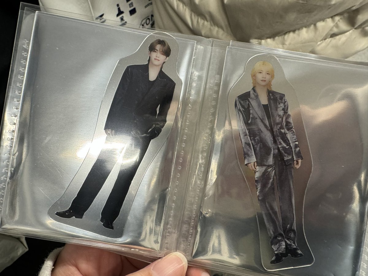 daizu__sub's tweet photo. SEVENTEEN セブチ RIGHT HERE JAPAN TOUR イルコン メタルステッカー 交換

【譲】エスクプス スンチョル
　　ジョンハン

【求】 ドギョム DK

本日会場手渡し、郵送◎
よろしくお願い致します🙇‍♀️ https://t.co/y4mId0941j