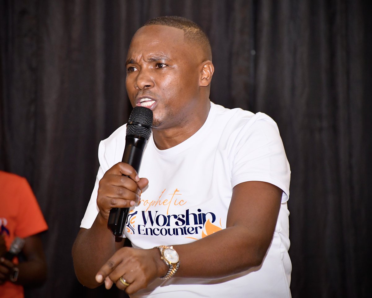 exploitsug's tweet photo. Let the fire fall and the walls riseβour God is faithful
#unleashgreatness #calledtogreatness #exploits #52daysofprayer #90daysofmiracles #prayerretreat #52daysoffasting #upperroomexperience #exploitsserena https://t.co/gGYp71NEhK