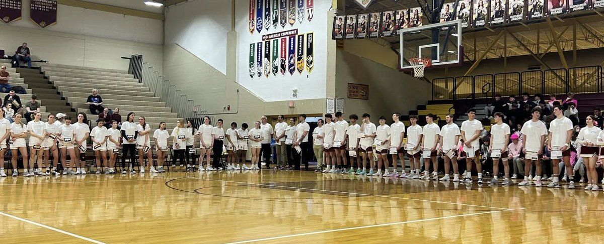 StowBoysHoops's tweet photo. Thanks to the Ritchie family for sharing Ann’s story with us as we raised money for the V Foundation for Cancer Research. Thanks to the Wadsworth Grizzly teams for honoring with us family and friends who have fought cancer.
#VFoundation
#NeverGiveUp https://t.co/LpBvkvueuq