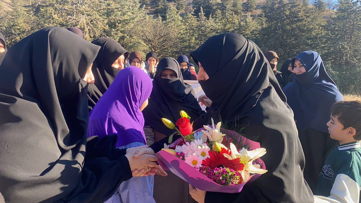 Ankara'da bugün konferansı bulunan <a href="/Rmysa__Ylmaz/">Rumeysa Şenay Yılmaz</a> Hocahanım şehir girişinde talebe ve sevenleri tarafından  çiçeklerle karşılandı.