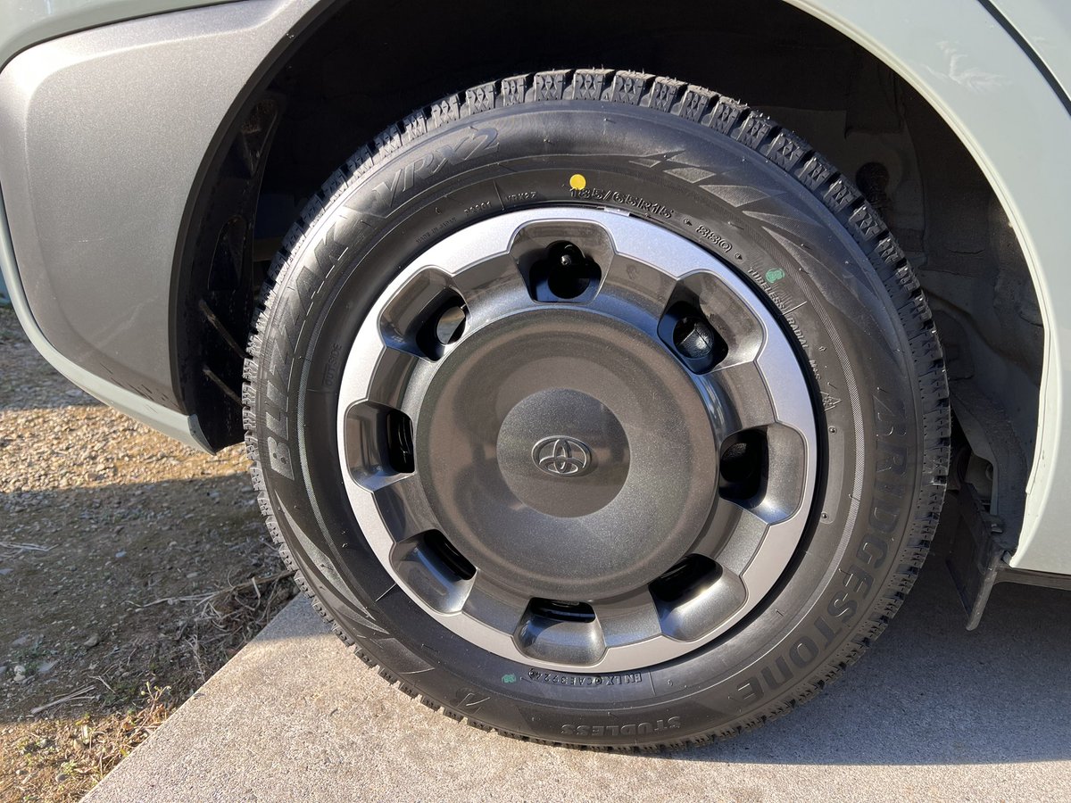 morinobu795's tweet photo. 新車に新品のスタッドレスを入れて安心安全
しかし財政事情は深刻な状況である。
#ブリヂストン #VRX2 https://t.co/w0wdgh1zlO