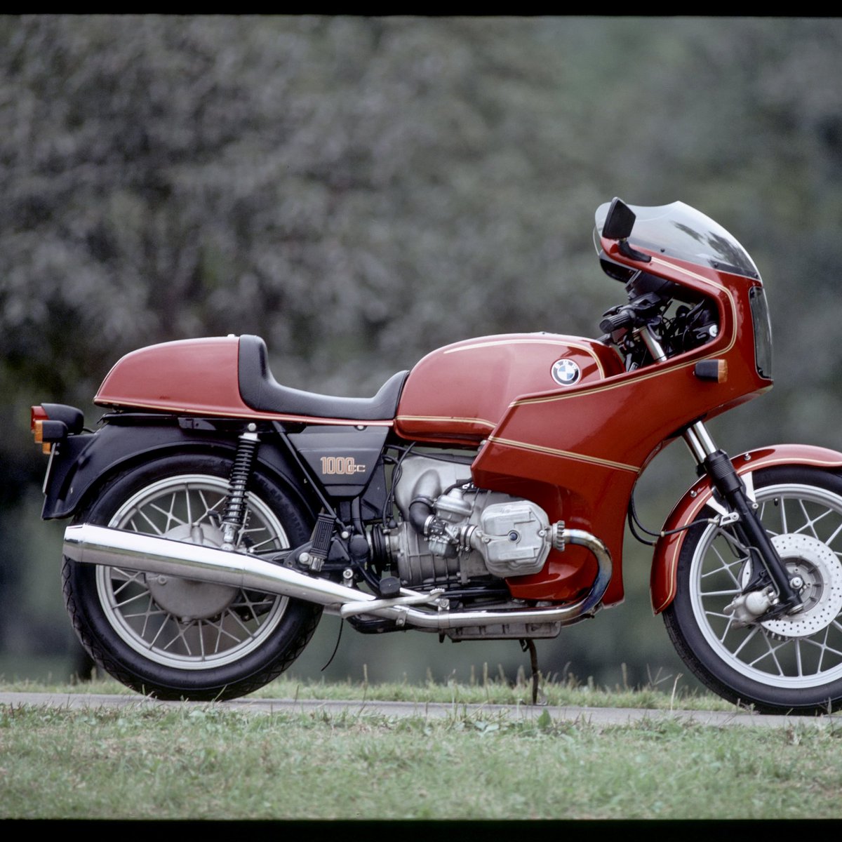 MOTOCO_co_ltd's tweet photo. our original single seat for BMW R100 and R80 is now re-product again.
we may be able to sell it to you in abroad so please contact us freely if you have any interest in our products.
#motoco #japan #BMW #R80 #R100 #singleseat https://t.co/kfgEcqi08F