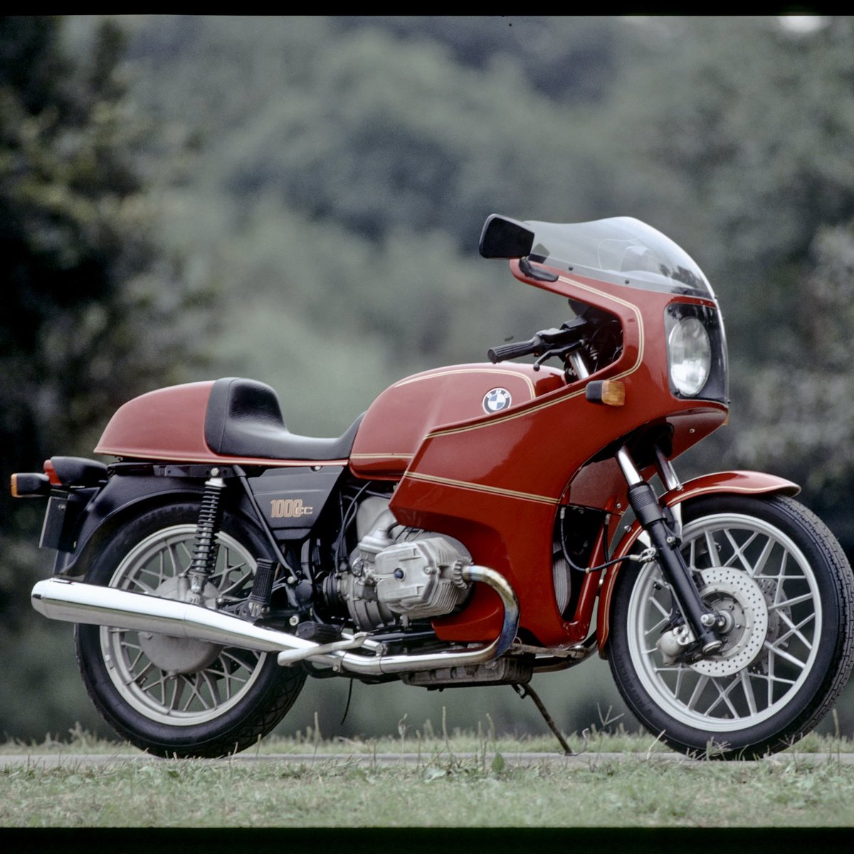 MOTOCO_co_ltd's tweet photo. our original single seat for BMW R100 and R80 is now re-product again.
we may be able to sell it to you in abroad so please contact us freely if you have any interest in our products.
#motoco #japan #BMW #R80 #R100 #singleseat https://t.co/kfgEcqi08F