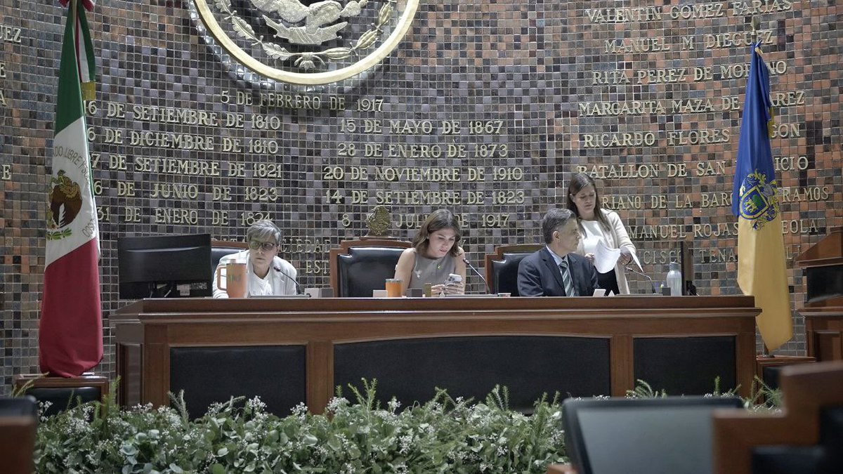 VeroJimenezV's tweet photo. Una jornada larga, pero muy productiva en el pleno:
✅ Aprobamos la Ley de Ingresos y el Presupuesto de Egresos 2025 para Jalisco.
✅ Se le tomó protesta a la nueva Titular de la Unidad de Igualdad de Género y No Discriminación del Congreso. https://t.co/eCB3rHFPs3