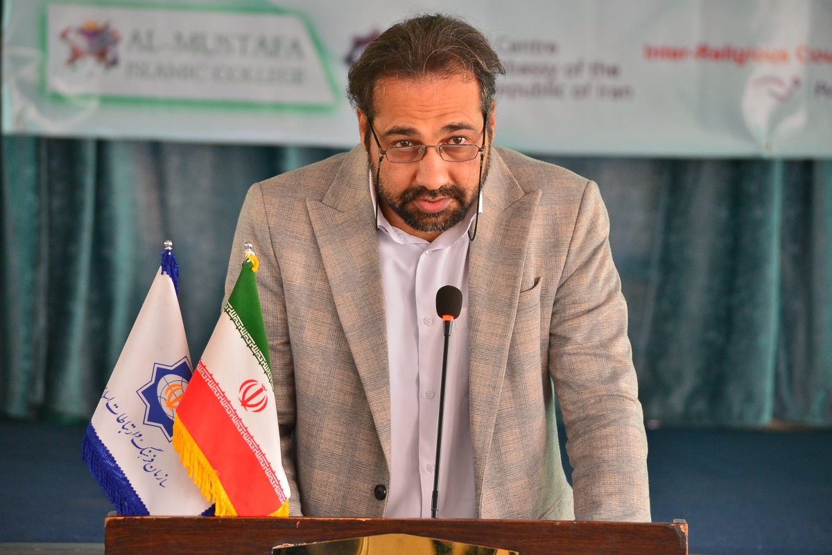 Mr. Muhammad Kazemi, an international Quran reciter from the Islamic Republic of Iran opens today's Inter- faith dialogue and Peace Symposium.
#Peace #coexistence #AlMustafa #Islam