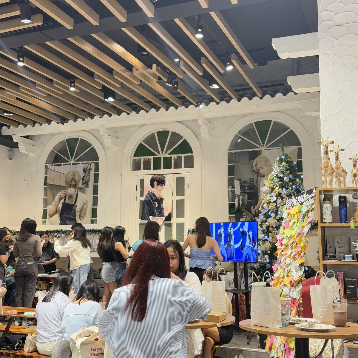 fatedseasons's tweet photo. fated seasons pc holders can now be claimed here at #WhiteParkCafe 🌼🧡 

just approach us to claim! ⭐️ https://t.co/QU8wnK6ZOD