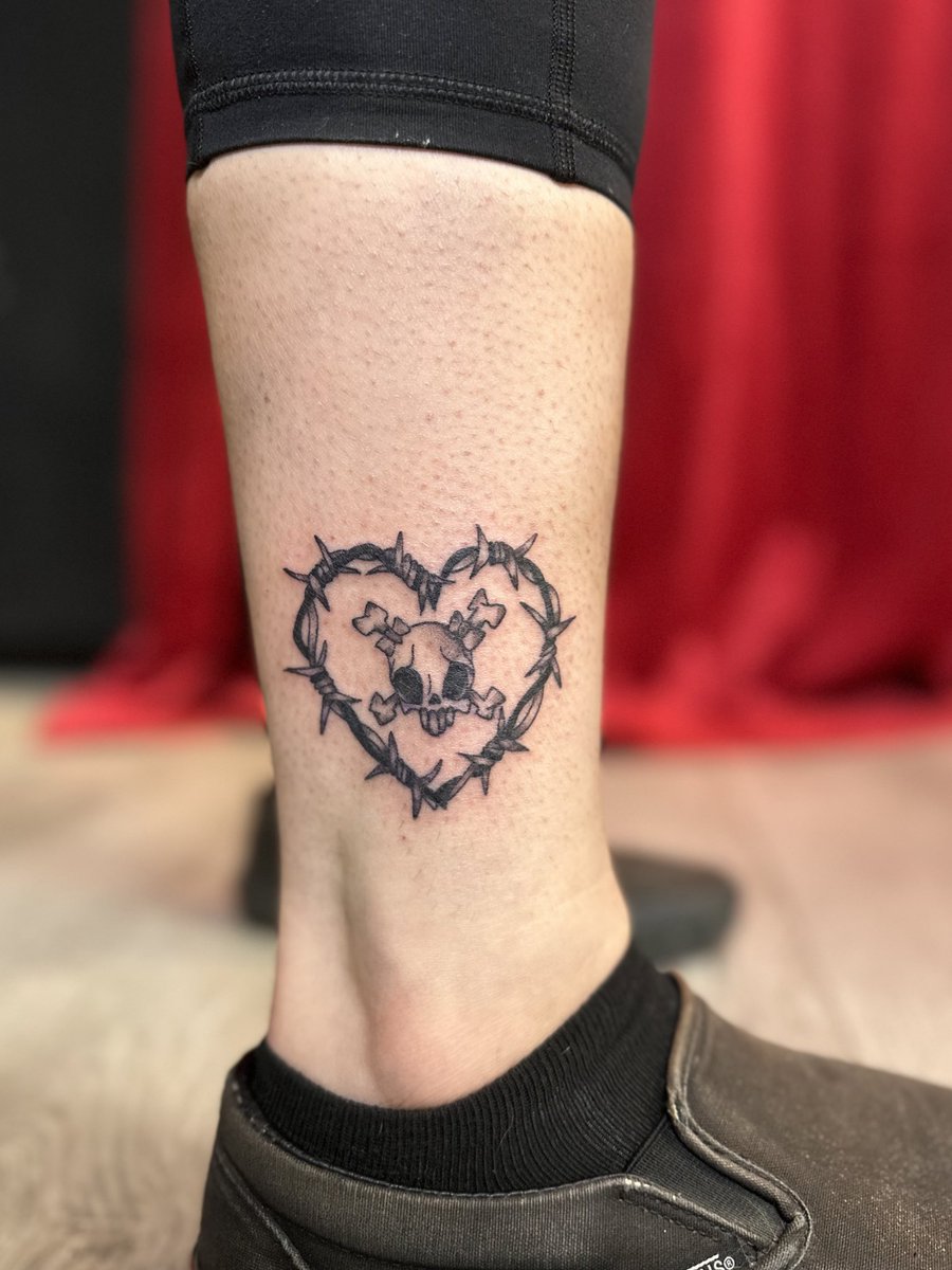 beka_corbett's tweet photo. lil friday the 13th @chenzomauro tattoo by @thespookygh0stt, design credit to @Makeadee. https://t.co/f0w8IgcCjU