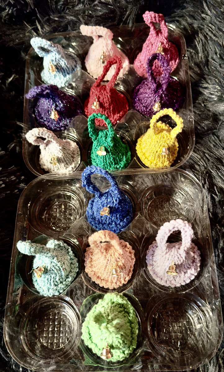 I have been knitting these bells in my spare time, to fit over Ferrero Rocher chocolates, as Christmas table settings. Can't seem to stop!! 🔔 #bell #color #colours #christmas #table #tablesetting #knitting #handmade #chocolates