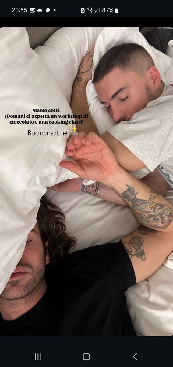 ClaudioeOscar's tweet photo. Buongiorno e buon weekend 💚😘 #claudiosona https://t.co/LhuGEmUuME