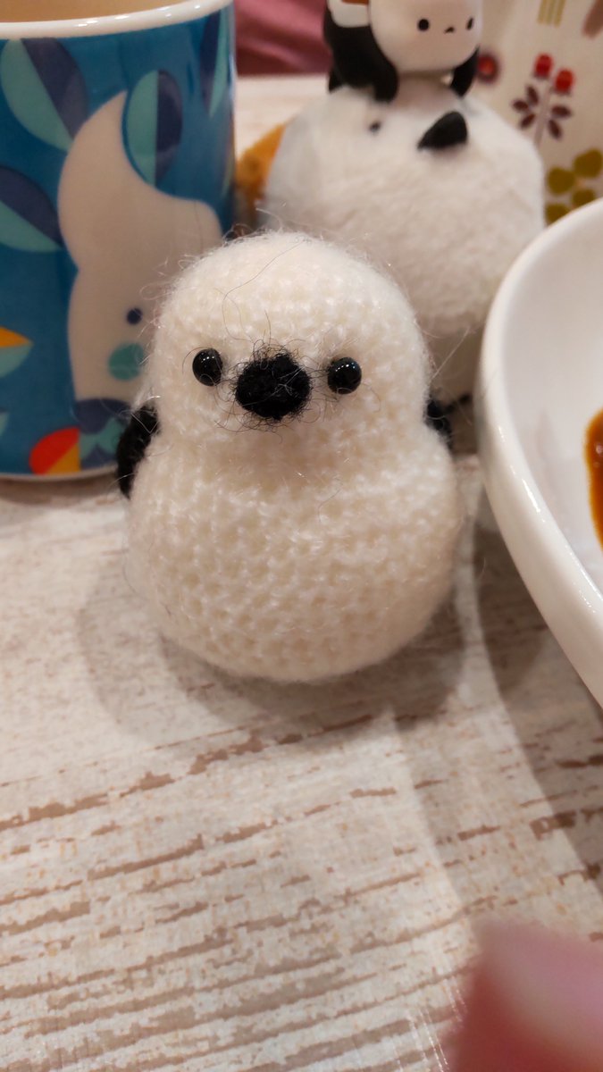 remmy_hm's tweet photo. こちらのアカウント、久々です。
いろいろあってなかなか手芸が出来ませんでしたが、最近少しずつ作れているので、生存確認でアップします。
①あみぐるみシマエナガ、名付けてアミエナガ💬😂
②シルバニアデビュー記念、赤ちゃんズマント💬💬💬
③推しさん概念おリボン🎀 https://t.co/pm9OksChuN