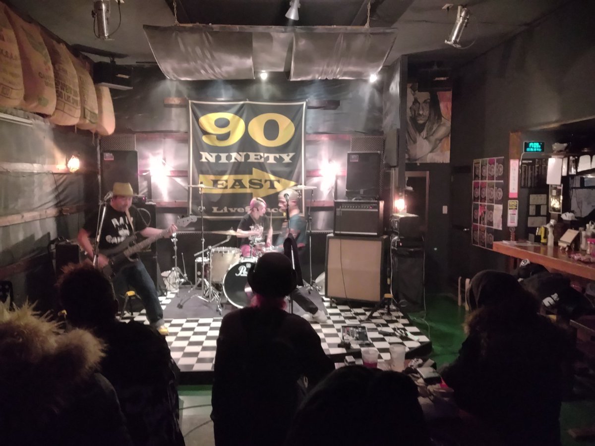 t1weFCRvyYm7XgN's tweet photo. 2番手！　RAW GARBAGE！

#RAWGARBAGE
#90east
#サウンドホールからコンニチワ https://t.co/sNTPB5ua94