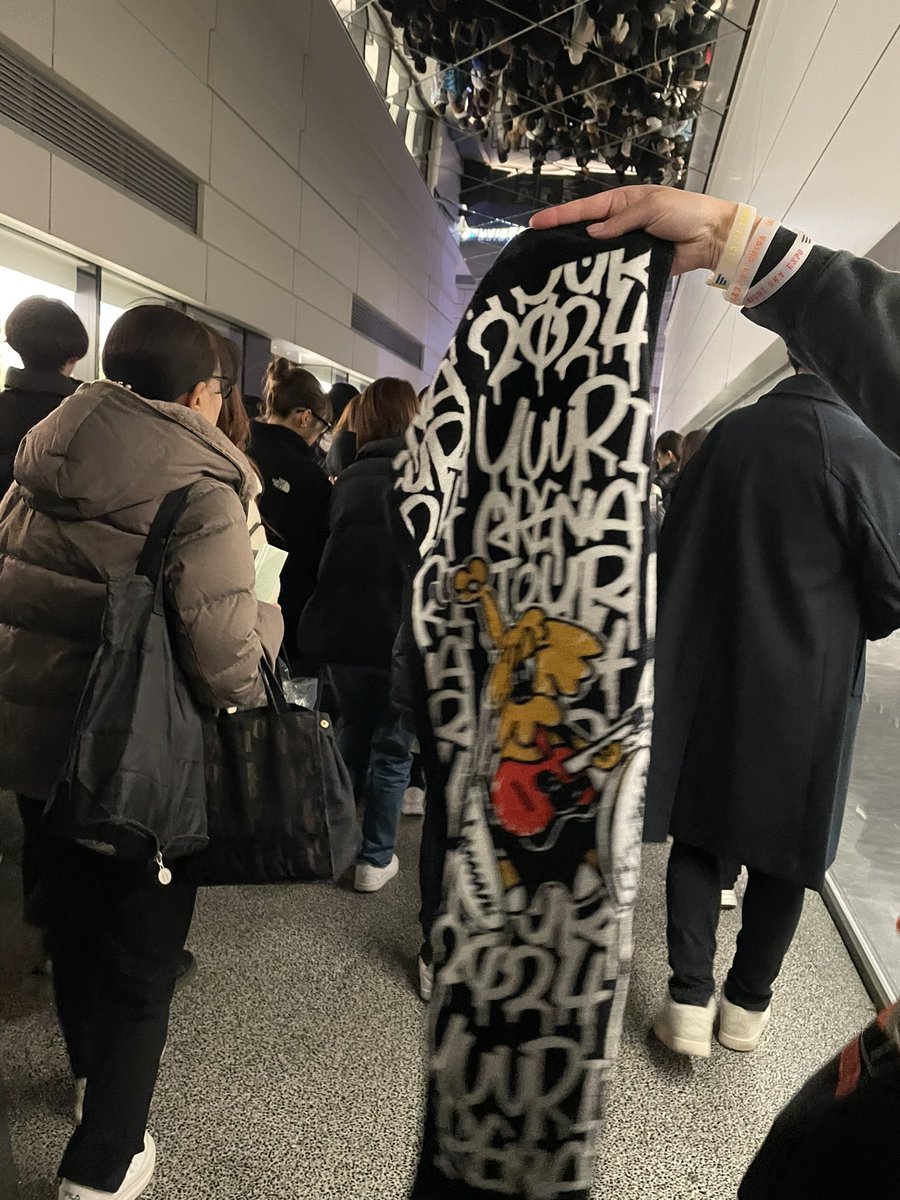 このタオルをこの場所で落とした方
中のスタッフにお渡しします！
届きますように！

#優里_アリーナツアー2024