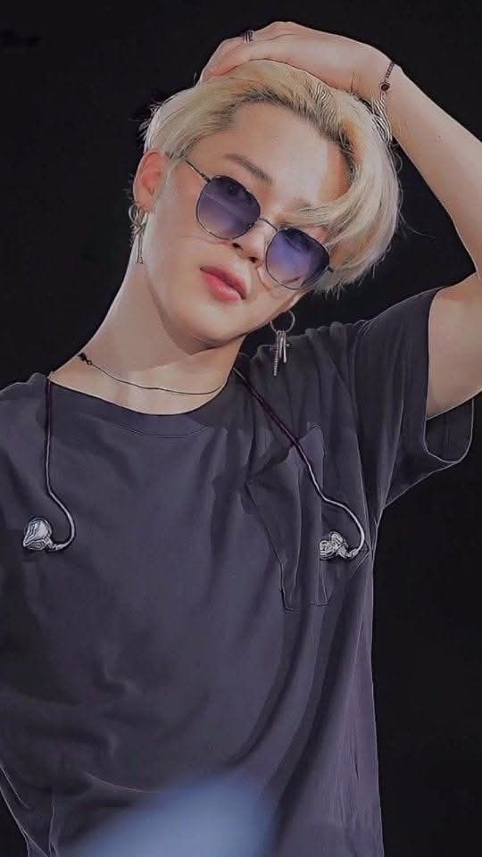 🌹Good morning to pure hearts Inhabited by the beauty of every bright morning with her Good morning and happy army, happy Saturday to you army 🌹💜

#JlMlN