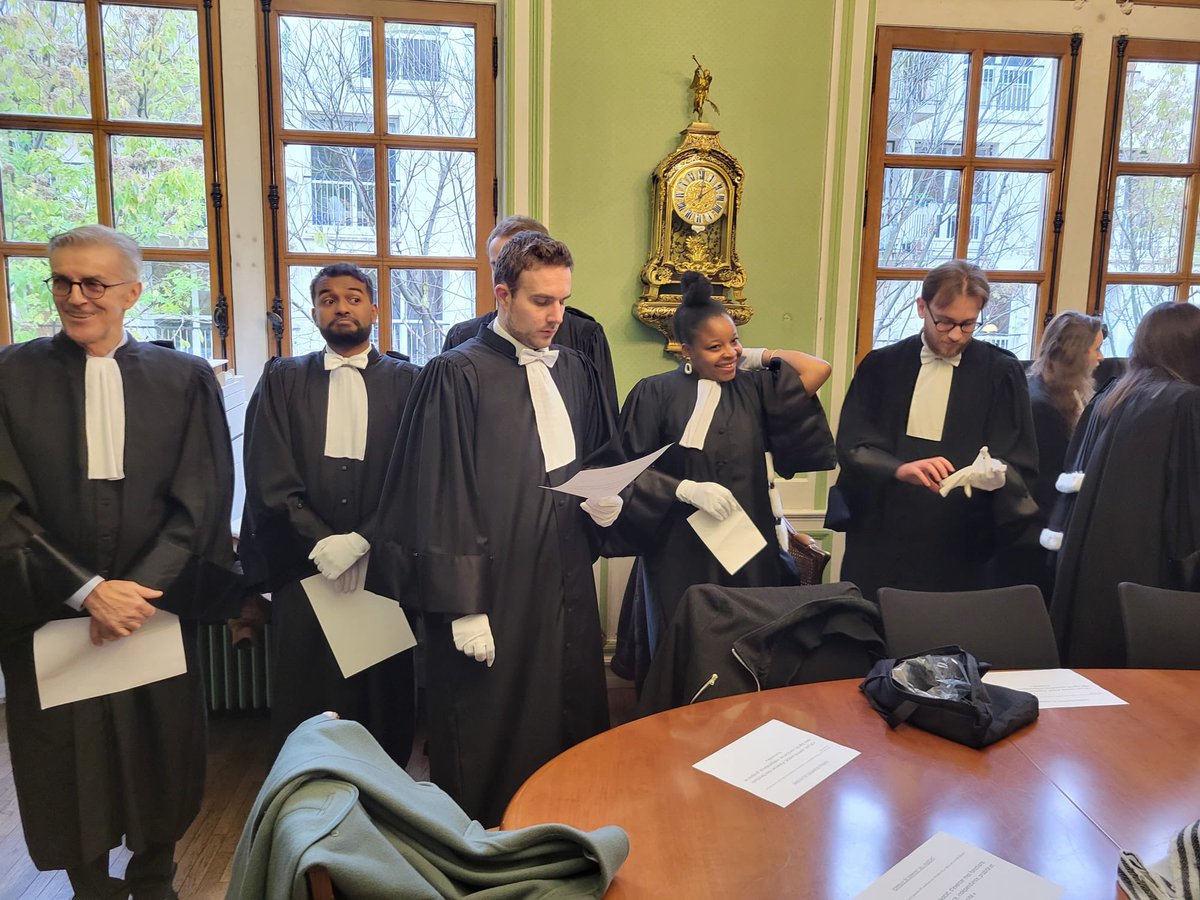 Vendredi 13 décembre 2024 s’est tenue à la Cour d’appel de Rouen la prestation de serment des
jeunes avocats promotion2024, dont 15 rouennais. 

Bienvenue à eux 👏🏻