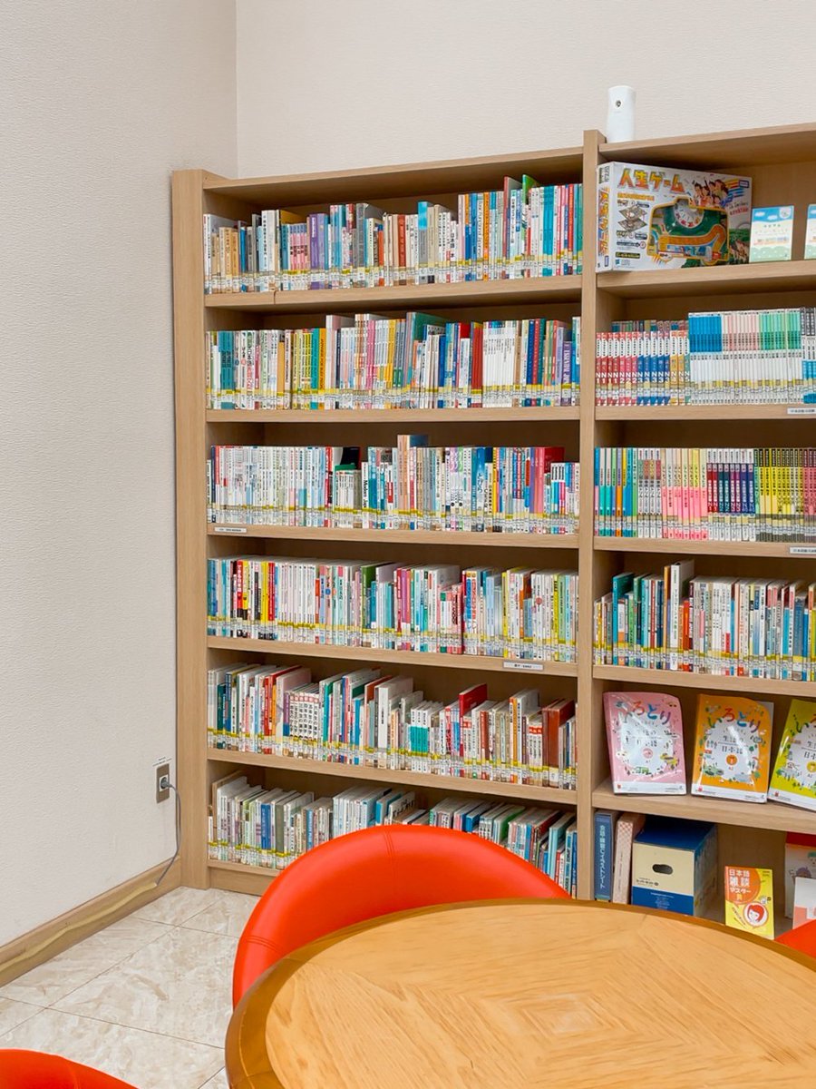 sintiaastarina's tweet photo. ✅ Banyak koleksi buku Jepang
✅ Heniiing banget~
✅ Nyaman buat laptop-an atau baca buku
✅ Bisa sekalian belajar bahasa dan kebudayaan Jepang juga
✅ Terbuka untuk umum, GRATIS!

Tebak di mana? https://t.co/VotEeNuQEA