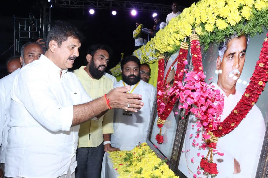 Harishponnagan2's tweet photo. మూడు దశాబ్దాల ప్రజా ప్రస్థానం ఆత్మీయ అభినందన సభ @ ధూళిపాళ్ళ వీరయ్య చౌదరి గారి సభ ప్రాంగణం గుంటూరు
*#30yearsof dhulipalla* @DhulipallaNk @vydeepthid @VKBandaru18 @Jaidhullipalla @GottipatiSaiCh1 @Zenithchowdary9 https://t.co/gNgQECJt8x