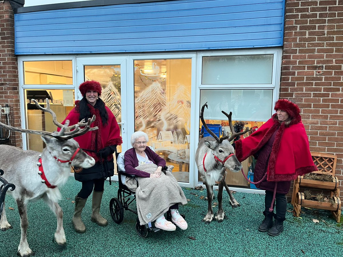 Hazel_Ward1's tweet photo. This incredible lady celebrated her 100th birthday this yesterday whilst with us on Hazel Ward. Happy Birthday Audrey! #rdash_nhs #centurian https://t.co/e6L9CA47it