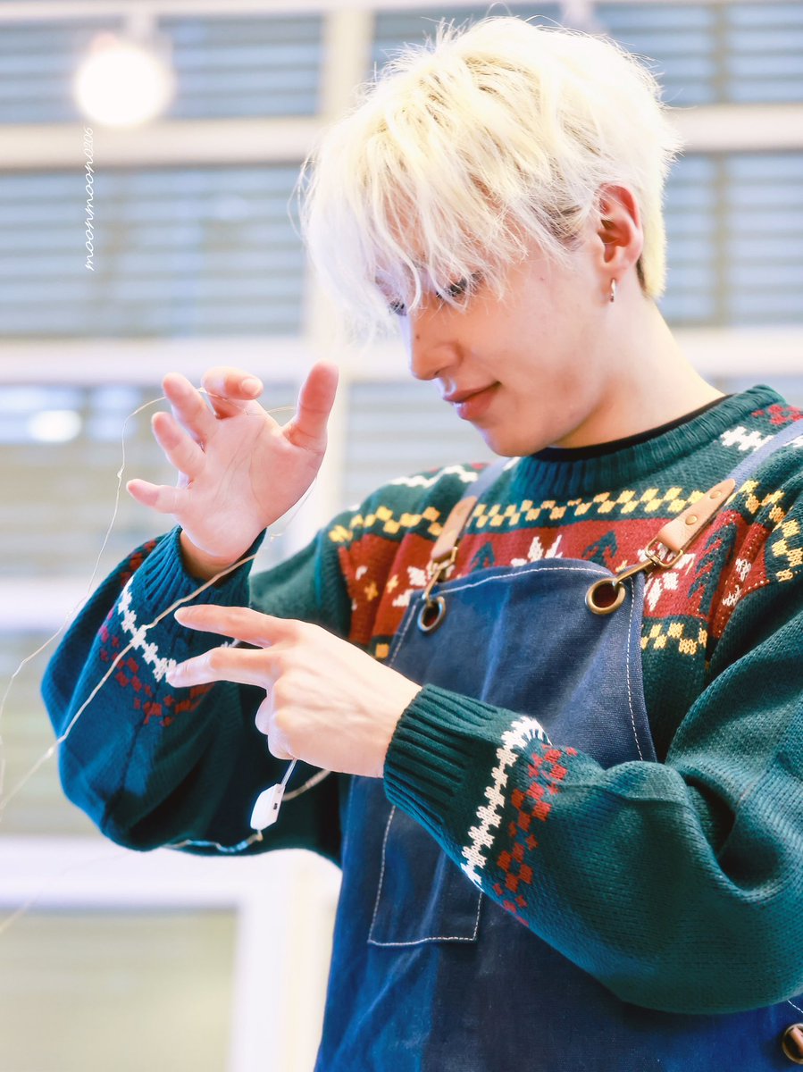 moonmoon0206's tweet photo. 241214 디마뮤 대면 #문종업
🧶🐈
#PETER_문종업 
#MoonJongUp #文鐘業 #ムン·ジョンオプ #비에이피 @jongup_official https://t.co/2GRELWewAg