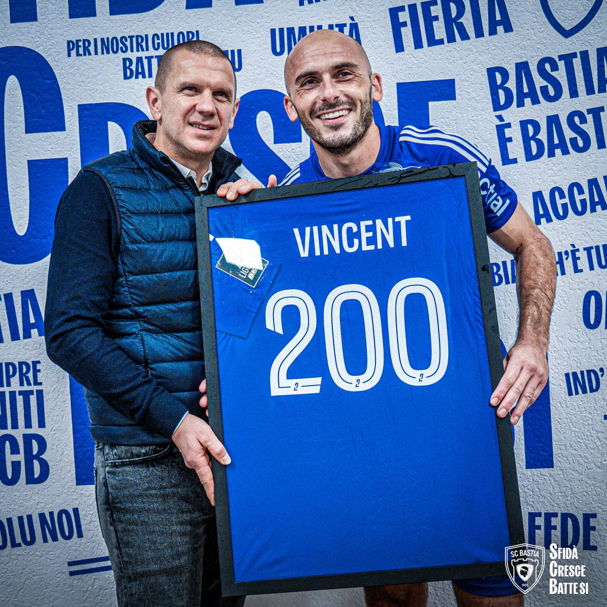 2️⃣0️⃣0️⃣ scontri cù a prima squadra di u Sporting per <a href="/ChrisVincent2b/">Christophe Vincent</a> ! 🤯

Second joueur après <a href="/GillesCioni/">Gilles Cioni</a> à avoir joué de la 5ème à la 1ère division avec l'équipe première du Sporting ! 🙌

Felicitazione o Capità ! 👏