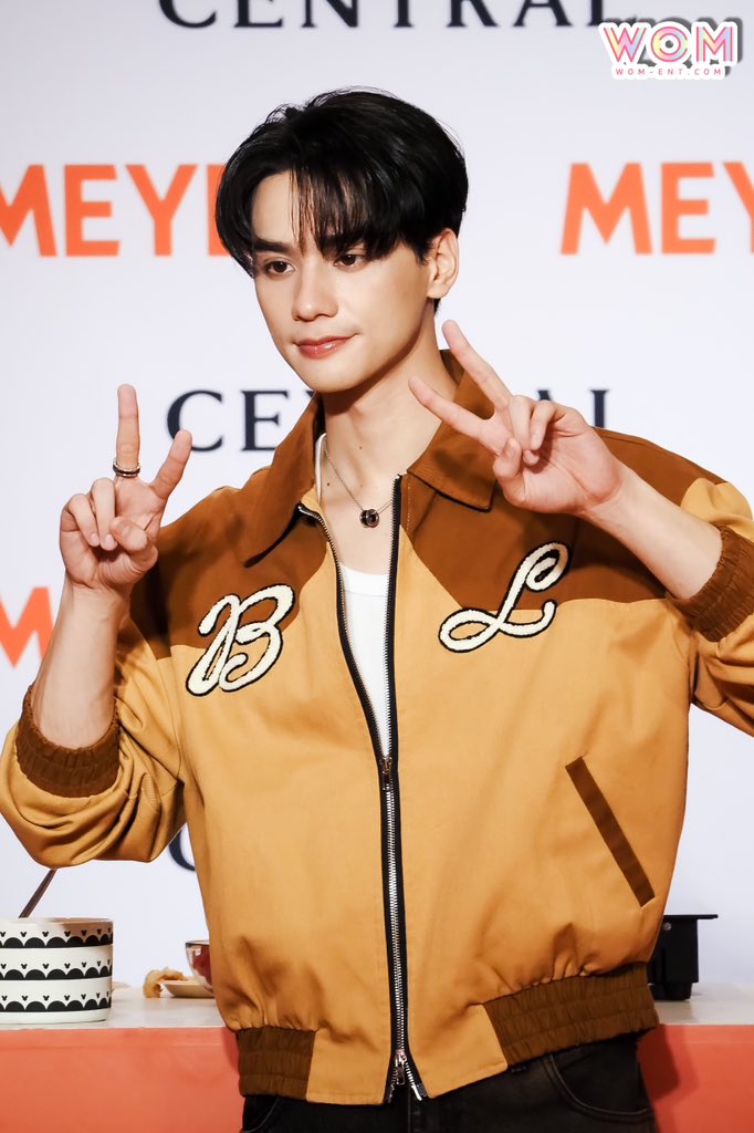 WOMENTERTAIN's tweet photo. “ เก่ง-หฤษฎ์ ” ร่วมงานเปิดตัวเครื่องครัว ‘MEYER Disney The Lion King Collection’ ครั้งแรกในประเทศไทย ที่ได้แรงบันดาลใจมาจากภาพยนตร์ระดับโลก Mufasa : The Lion King 2024

#MEYERxKeng
#KengHarit
#MeyerxCentral #MeyerLionKingCookware 
#LionKingKitchen #MEYERTHELIONKING
#MEYERTHAI #MEYERCOOKWARE
#MeyerThailand #MEYER