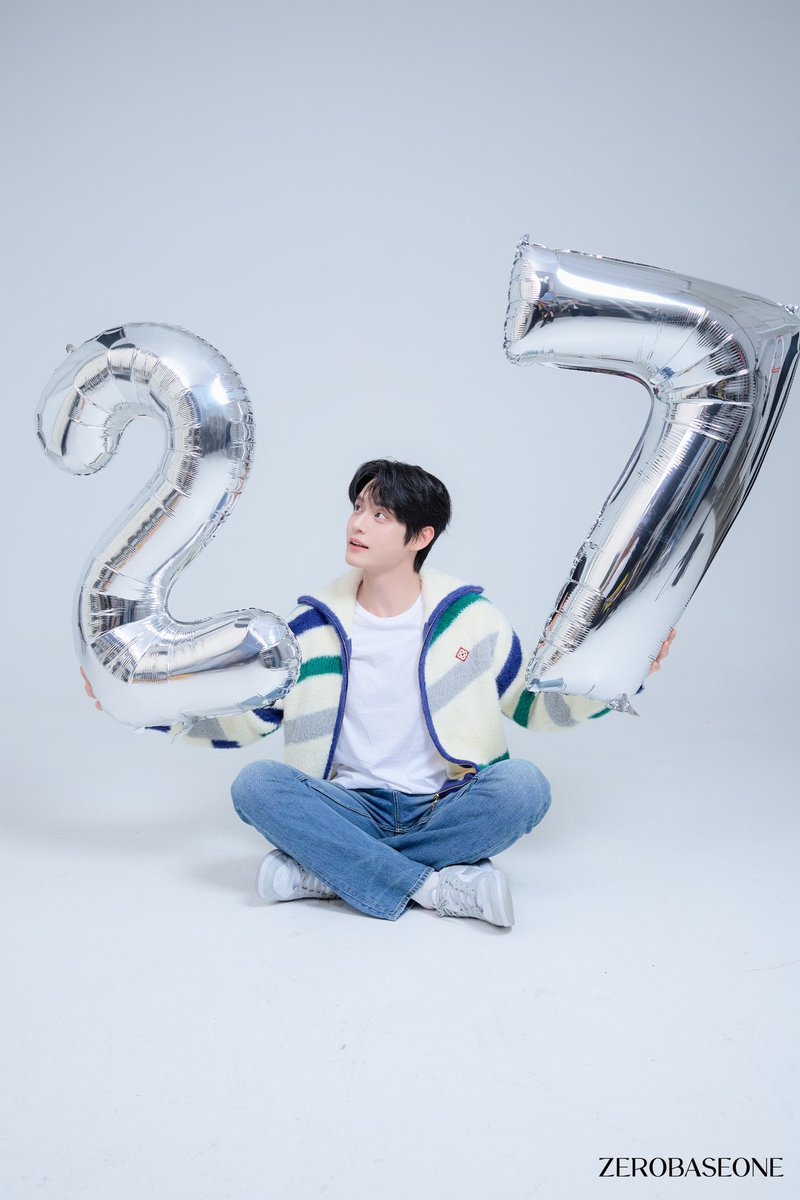 KJWRECORD's tweet photo. 241214 mnet plus chat blog update 📼

[only 2nd zerose] birthday behind of jiwoong 📸

#KIMJIWOONG #김지웅 https://t.co/D3bkBe0d14