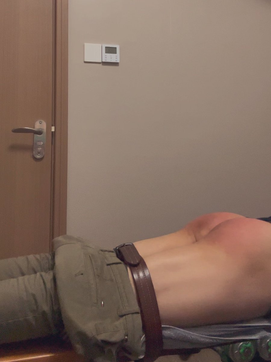 趴凳子上打屁股
#打屁股 #spank