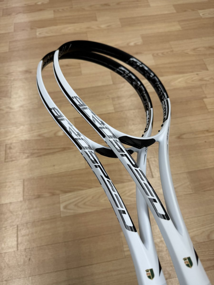 racketya's tweet photo. アクロスピードシリーズ新デザイン好評発売中です！😊
統一されたデザインもまた良いですね！👏🏻✨

#ソフトテニス
#ミズノ
#アクロスピード
#05
#01
#PRO https://t.co/9Zd3vOD9vT