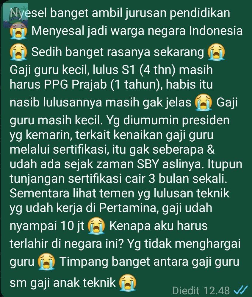 tanyakanrl's tweet photo. 💚 Aku nyesel ambil jurusan pendidikan 😭 Gaji guru kecil, insecure sm temen-temenku 😭 Kenapa aku harus hidup di Indo? 😭 https://t.co/iEOxJKAbw6