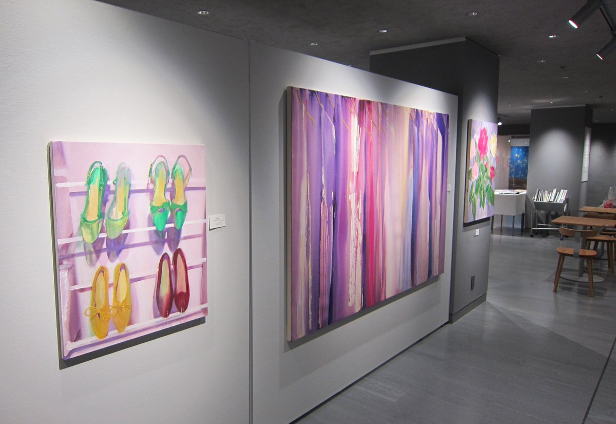 ZKq9a's tweet photo. 画像は佐藤翠さんの作品
名古屋芸術大学ご出身ですが、東京の小山登美夫ギャラリーの所属になられ、なかなか名古屋では観る機会がありません。
クローゼットの絵画に惹かれ、ずーと観たかった作家で、念願が叶いました。
#佐藤翠　#松坂屋美術画廊 https://t.co/dx5RFWYRW8