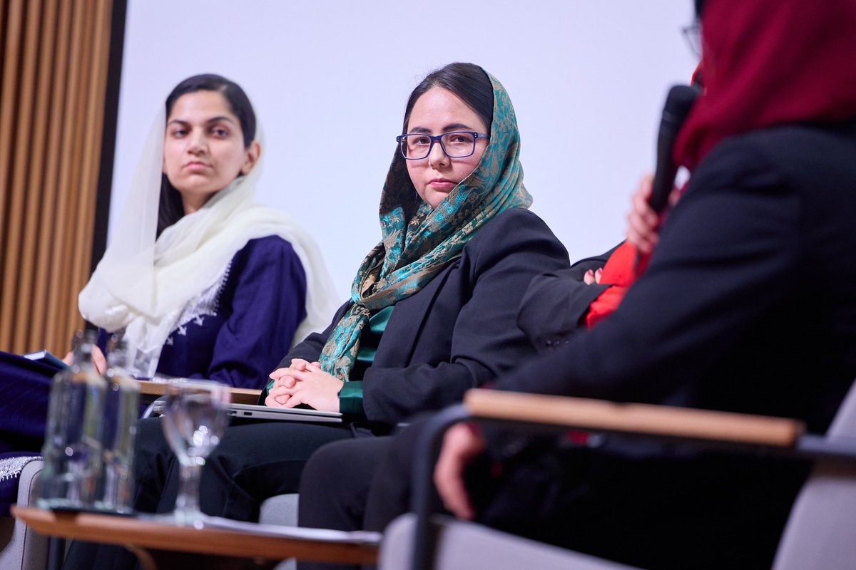 Zahra Joya (@zahrajoya) on Twitter photo دکتر مارتین لوتر کینگ جونیور میگوید: «ما باید یاد بگیریم که با هم مانند برادران(خواهران) زندگی کنیم وگرنه مانند احمقان با هم میمیریم.»
نوت. واژه «خواهران» را در نقل قول داکتر مارتین اضافه کردم.
نشست بزرگ زنان افغانستان در اسپانیا.
<a href="/Parasto_Hakim/">Parasto Hakim</a> <a href="/Fawziakoofi77/">Fawzia Koofi</a> <a href="/TheHomira/">Homira</a> دکتر مارتین لوتر کینگ جونیور میگوید: «ما باید یاد بگیریم که با هم مانند برادران(خواهران) زندگی کنیم وگرنه مانند احمقان با هم میمیریم.»
نوت. واژه «خواهران» را در نقل قول داکتر مارتین اضافه کردم.
نشست بزرگ زنان افغانستان در اسپانیا.
<a href="/Parasto_Hakim/">Parasto Hakim</a> <a href="/Fawziakoofi77/">Fawzia Koofi</a> <a href="/TheHomira/">Homira</a>
