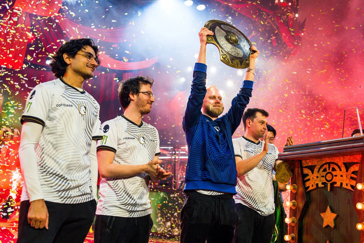 subzidite2's tweet photo. @TeamLiquid @FNATIC . @TeamLiquid: #TI7 and #TI13 Champions 
. @FNATIC: #Worlds2011 Champions https://t.co/yY5uY2ueDI