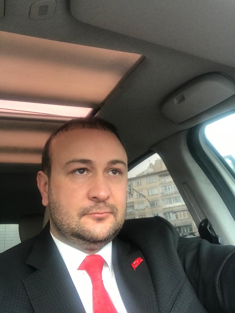Mahkemede ki 50 avukatın 50 si de Tolgahan Demirbaş a azmettirici verilemeyeceğini   hukuki bir karar olmayacağını söyledi.
(aralarında hakimlik yapmış çok tecrübeli avukatlar vardı).
Tahliye edilmesi gerekirken Emre Yüksel'e ve Tolgahan Demirbaş'a en ağır ceza verilip geçildi.