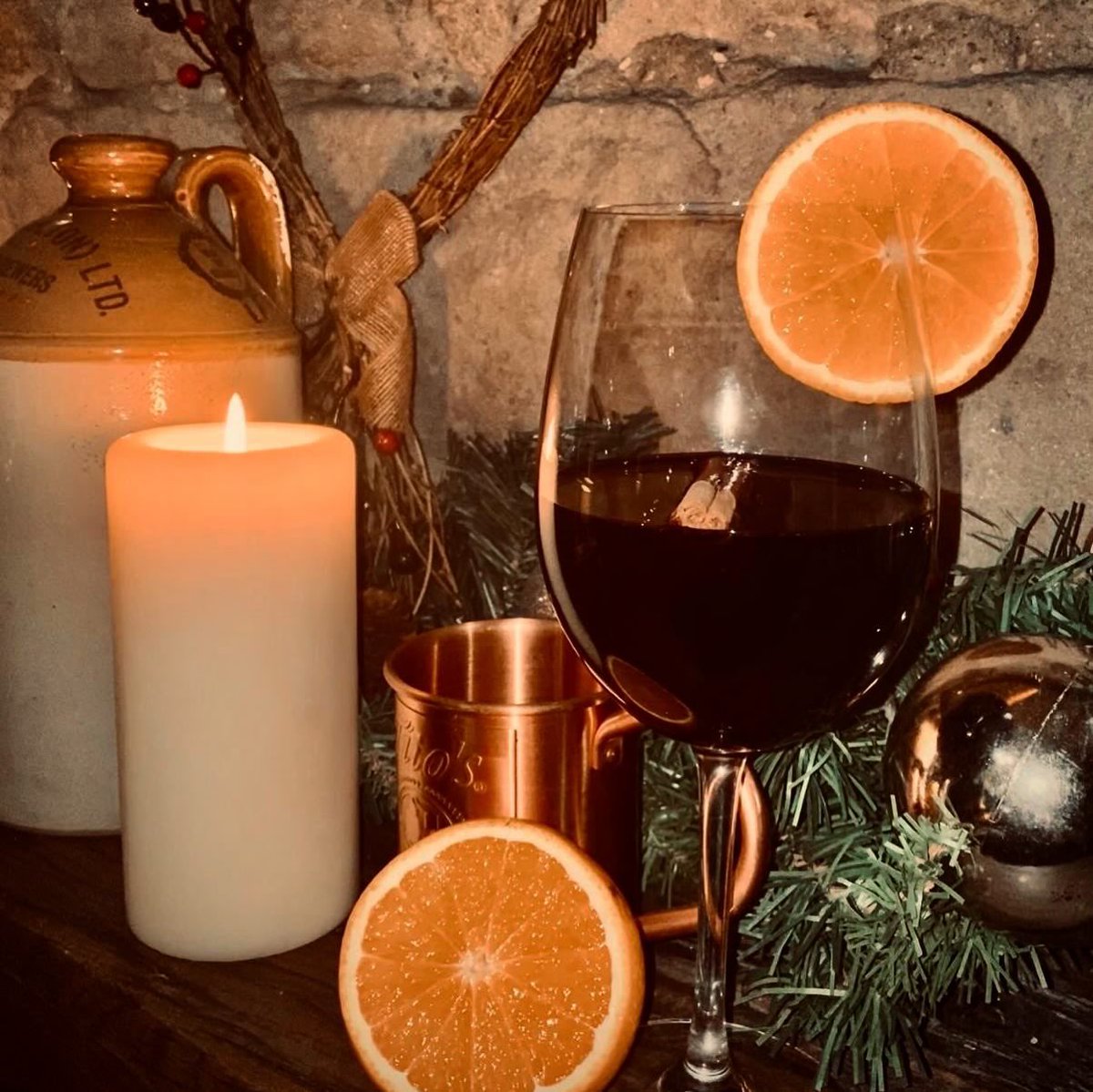whiterabbitramy's tweet photo. 🍷 Our Winter Warmer

Mulled Wine with a blend of Malbec &amp; Shiraz infused with Cinnamon, All Spice Berries, Cloves &amp; Black Cardamom, Apple Cider &amp; Quince Gin for great depth of flavour

If you’re hungry, we recommend our Spicy Cowboy Burger, or try Mulled Wine with Roast Beef 😋 https://t.co/lqMFICpLUh
