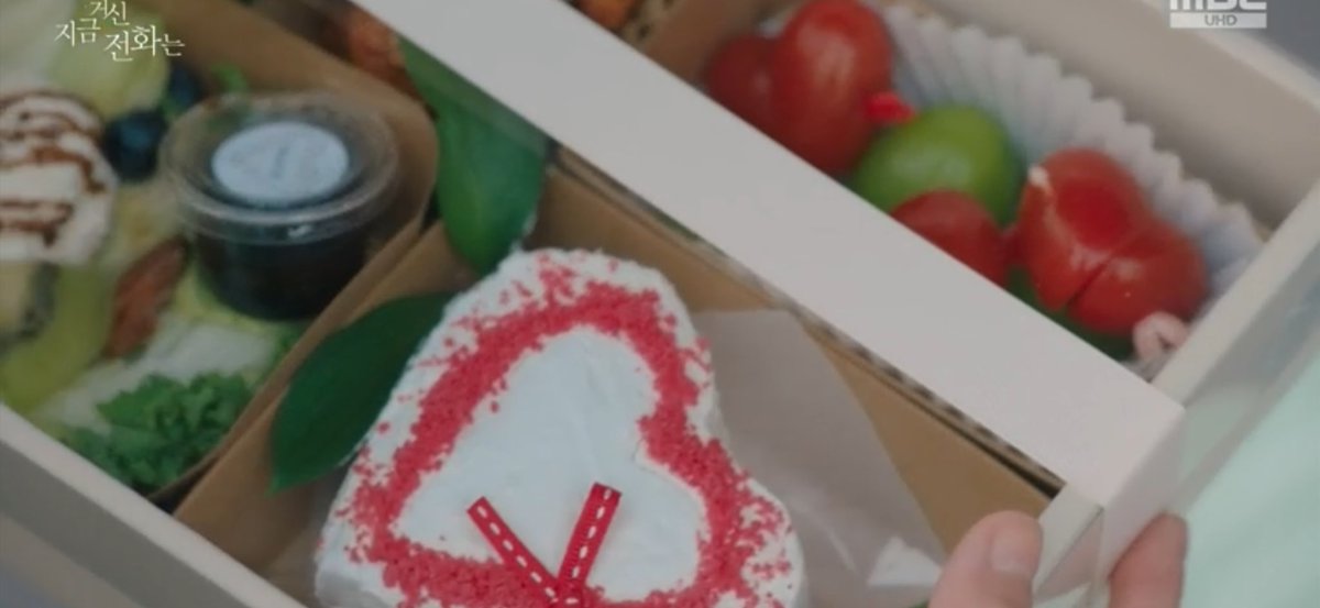 shanxeditss's tweet photo. THIS LOSER PUTTING HEARTS ON EVERYTHING TO SHOW HIS LOVE AND AFFECTION 😭

#WhenThePhoneRings #WhenThePhoneRingsEp6 https://t.co/VOyp3ZMoX5