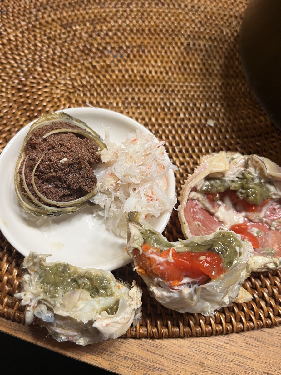 どう見てもセイコガニにしか見えなかったんだけど、大ズワイガニなのか？

それにして200円で外子と内子、味噌が堪能できて個人的には超お買い得でした😋